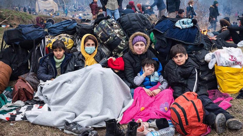 Fábián Tibor – Egy percben a világ – Európa a vírus és migráció harapófogójában