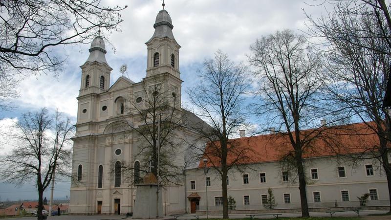 Csíksomlyói búcsú – Csíkszereda polgármesteri hivatala lélekbeli, a ferences szerzetesek szívbeli zarándoklatra biztatnak