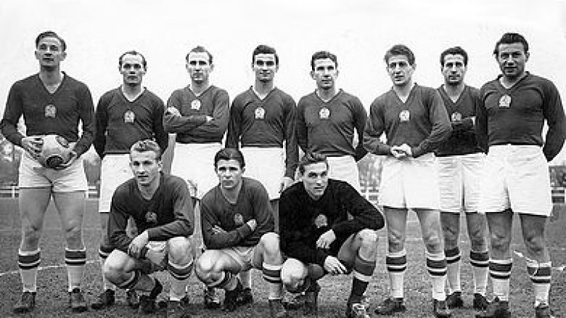 Az Aranycsapat három játékosára és az 1954-es berni vb-döntőre emlékeztek