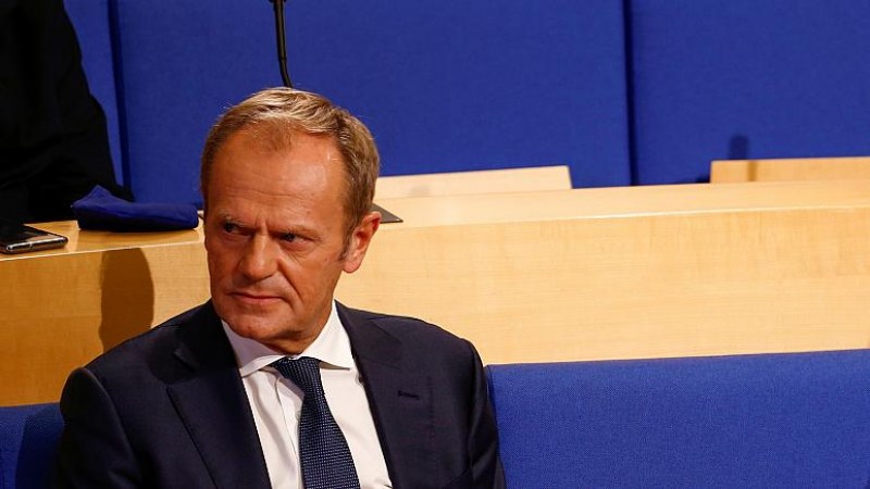 Tusk elismerte: nincs meg a többség a Fidesz kizárásához, de a maradásához sem