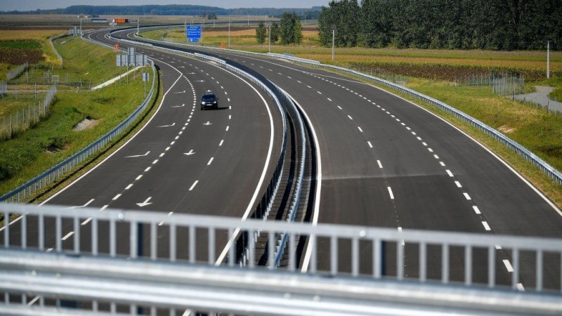 Fábián Tibor – Egy percben a világ – Öt kilométer, ami Európába viszi a románt