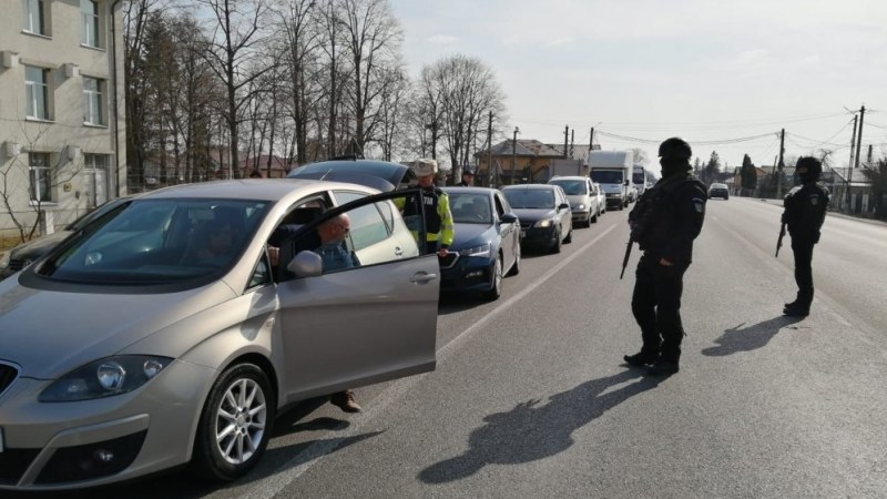 Csaknem száz úttorlaszt állítottak fel a hatóságok a Konstanca megyei katonai létesítménynél történt incidens nyomán